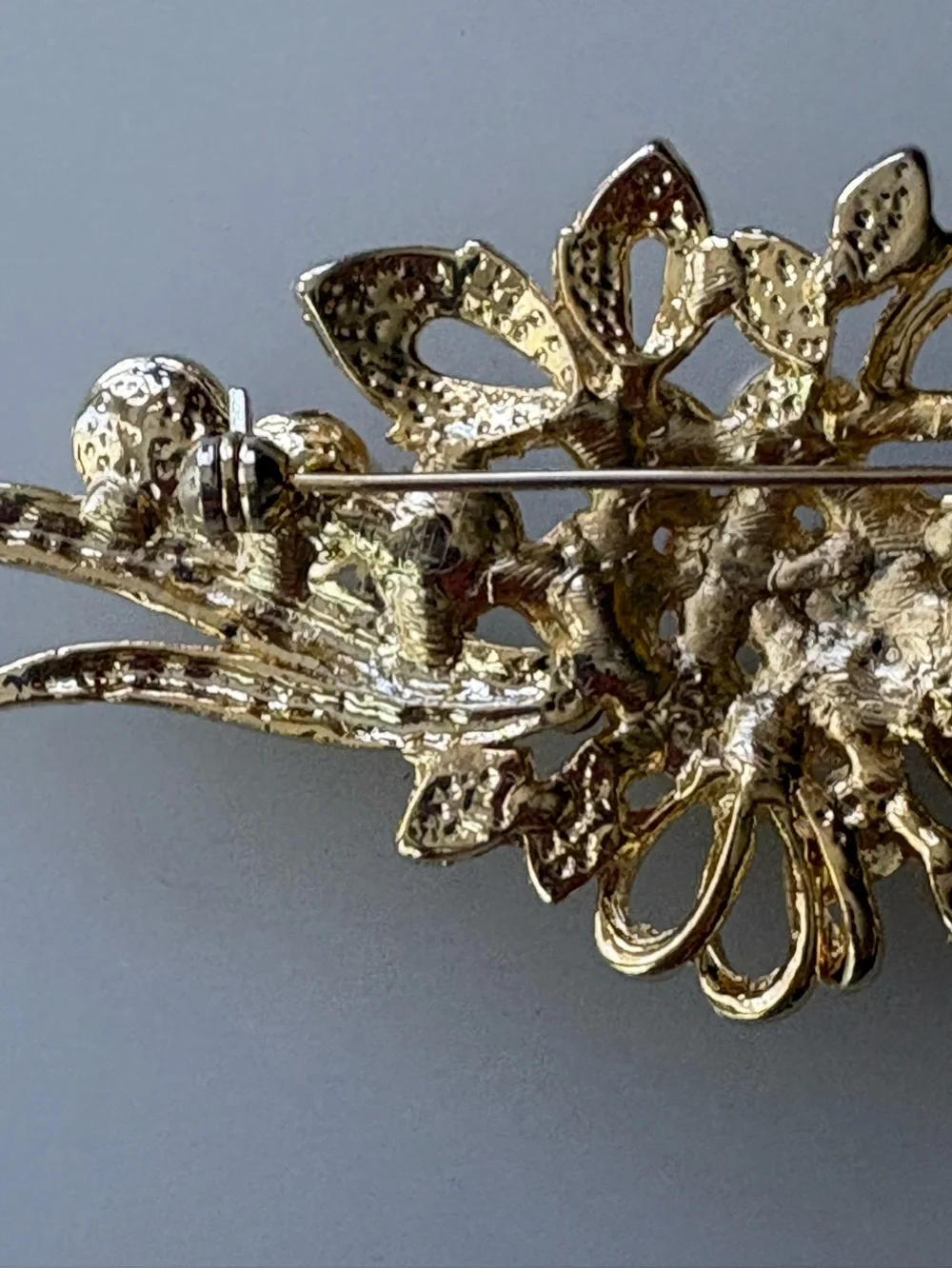 Lot of 2  Vintage Brooches  Women Jewelry
